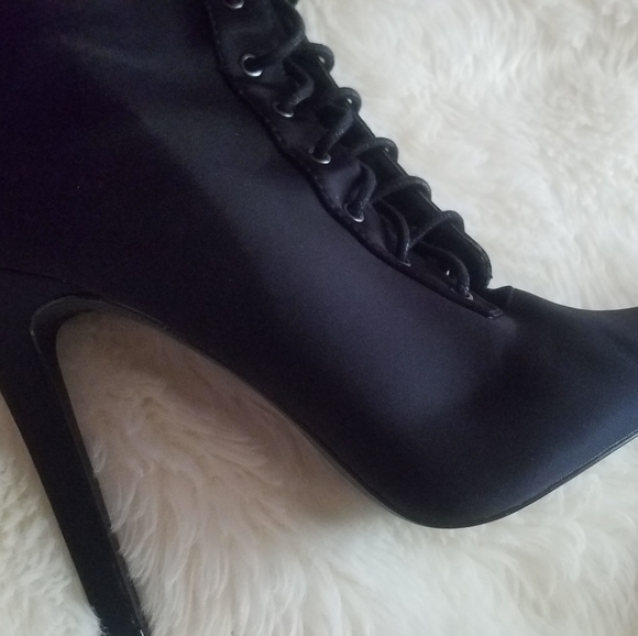 Black satin laced up boots - Picture 2 of 4